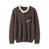 Moda Nova de Outono Versátil Simples para o Trabalho Blusa Casual Feminina com Borda Franzida e Broche Suéter 100% Caxemira Pura