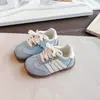 Zapatos de Entrenamiento Casuales Alemanes para Niñas 2026 Otoño Nuevos Zapatos Individuales Zapatos Deportivos de Suela Suave para Niñas Zapatos con Panel de Terciopelo para Bebé Coreanos