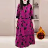 Vestido Novo Outono/Inverno Color-Blocking Retrô com Gola Meia-Alta Estampado e Forrado com Fleece, Elegante e Emagrecedor de Comprimento Médio para Mulheres