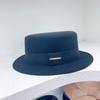 Sombrero plano de franela popular transfronterizo de otoño e invierno para parejas de hombres y mujeres, sombrero de copa de ala pequeña, sombrero de moda simple y combinable.