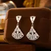 Exquisitos Pendientes de Aro con Forma de Abanico de Circonita para Mujer, Lujo Accesible, Moda de Gama Alta, Pendientes Elegantes, Pendientes Versátiles de Diseño de Nicho