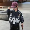 Casacos de Outono para Meninos 2026 Novo Estilo Crianças Pequenas e Médias Estilo Primavera e Outono Jaqueta Baseball Menino Travesso Legal Jaqueta de Motociclista Top