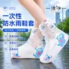 Cubrezapatos desechables personalizados para la lluvia con logo y patrón, empaque personalizado, cubrezapatos impermeables resistentes al desgaste de PE para exteriores para niños y adultos