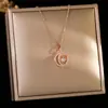 Colar Série Cento Inteligente Venda ao Vivo Feminino Microincrustado Totalmente Diamante Coração Pulsante Pingente Suspenseiro em Aço Titânio Joia de Corrente para Clavícula