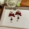 Otoño e Invierno Aguja de Plata 925 Diseño de Terciopelo Lazo Pendientes Largos Color Vino Tinto Pendientes Dulces de Perla Pinza para Oreja para Mujer