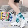 Calcetines tie-dye Suwan Nike St Cuatro Estaciones para hombre y mujer de longitud media cortos de moda calcetines de color caramelo calcetines deportivos de algodón tie-dye