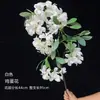 Materiais florais em tons de branco para salões de casamento, móveis para vitrines, adereços de flores de seda para decoração suave, arranjos de flores, marcadores de corredor, buquês artificiais atacado