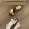 Sandálias Abertas com Fivela Retrô para Mulheres 2026 Verão Novas Versáteis Casuais Bico Quadrado Salto Fino Slip-Ons