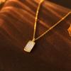 Collar con colgante de concha blanca estilo nicho retro de plata S925 bajo el árbol Banyan, para mujer, de alta gama, verano 2024, cadena de clavícula que combina con todo.