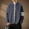 Suéter de punto a rayas de cuatro barras para hombre, suéter cárdigan de cuello redondo para pareja, estilo old money, otoño e invierno, venta al por mayor de fábrica transfronteriza