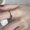Anillo Banda de Möbius Diseño de Nicho para Mujer Lujo Ligero Gama Alta Estilo Fresco Anillo Sencillo