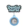 Reloj de enfermera de silicona de dibujos animados, reloj de pecho de doctor, reloj colgante con hebilla retráctil fácil de tirar, título del trabajo en iniciales en inglés, diseño personalizado