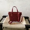 2026 Otoño Temprano Nuevo Artículo Bolsita Cuadrada Pequeña con Personalidad Elegante Bolso de Hombro de Gran Capacidad para Mujer Bolso de Mano de Color Sólido de Alto Valor