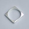 Anillo cuadrado temperamento europeo y americano rojo neto ins viento frío diseño geométrico hueco anillo redondo suministro mayoreo