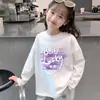 Camiseta de Manga Longa 100% Algodão para Primavera e Outono, Roupa Infantil Solta e Versátil, Camisa para Camadas de Outono e Inverno, Blusa Estampada com Gola Redonda para Meninas