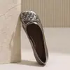 Novos sapatos baixos femininos casuais de couro estilo francês para o outono de 2026, com laço, boca rasa, sola macia, confortáveis