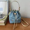 Bolsa Pequena Elegante de Alto Padrão Transfronteiriça para Mulheres 2026 Nova Bolsa de Mão com Cordão Bolsa Saco Nicho Ombro Único Transversal Bolsa Feminina