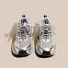 Tenis para niños zapatos de papá para niñas 2025 nuevos primavera zapatos casuales de suela blanda para niños zapatos para correr antideslizantes para estudiantes