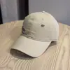 Gorra de Béisbol Retro Americana con Bordado de Letra Pequeña, Estilo Urbano de Moda, Diseño de Nicho, Casual y Versátil, Hace que la Cara Se Vea Más Pequeña