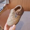 Sapatos de Couro para Meninas 2025 Novo Outono Sapatos de Couro Infantis Solado Macio Sapatos de Bebê Sapatos Casuais Femininos Outono e Inverno Sapatos Doudou