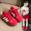 Zapatillas infantiles 2026 primavera y otoño nuevo estilo unisex versátiles Zapatos de entrenamiento alemanes Zapatos deportivos rojos Zapatillas casuales coreanas