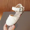 Sandalias Cerradas para Niñas 2025 Verano Nuevos Zapatos Infantiles Zapatos de Princesa para Niñas Pequeñas Suela Suave Antideslizantes para Niños Mayores Modernos
