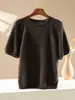 Blusa feminina de tricô com textura macia, manga curta bufante escovada e espessa, corte justo, cor sólida base