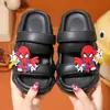 Sandalias infantiles de doble tira con protección para los dedos