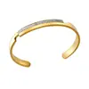 Conjunto de Joias Transfronteiriço Novo em Aço Inoxidável com Toque de Luxo, Pulseira, Colar e Anel em Aço Titânio Dourado com uma Fileira de Diamantes Redondos