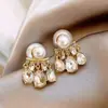 Pendientes de Perla Redondos Geométricos con Tachuelas de Diamante Color Plata, Lujo Ligero, Gama Alta, Exquisitos, Elegantes, Versátiles para Mujer