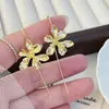 Pendientes Vintage de Flor de Lirio 2026 Modelo Nuevo Ganchos de Oreja de Lujo Ligero de Alta Gama para Mujer Pendientes de Nicho de Estilo Antiguo para Mujer
