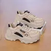 Zapatos Ins Versión Coreana de los Nuevos Dad Shoes para Mujer 2026 Otoño Estudiante Correr Deportes Suela Gruesa Aumentadores de Altura Casuales Ak612