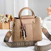 Bolso tipo cubo de celebridad de internet transfronterizo para mujer, nuevo bolso pequeño de moda de primavera, elegante bolso de mano con correa ancha de un solo hombro cruzado para mujer