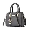 Bolso cuadrado pequeño bolso de mano para mujer bolso de hombro simple bolso de gran capacidad bolso bandolera de doble bola de pelo al por mayor transfronterizo