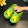 Sandalias perforadas para niños para el verano, niños y niñas, pantuflas para interior y exterior, antideslizantes, resistentes al olor, zapatos perforados para bebé para uso en casa