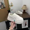 Zapatillas de suela gruesa para mujer con sensación de "pisar mierda", zapatillas deportivas casual de cuero de moda primavera y otoño 2026