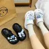 Bonito Mezclilla Cuadros Azules Corazón Lazo Serie Azul Zuecos Versátiles DIY Desmontable Hebilla de Zapato Versátil