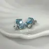 Pinzas Geométricas para Orejas Color Dorado Champagne con Circonita para Mujer, Accesorios de Oreja Ligeros de Lujo para Primavera y Verano Estilo Maillard, Pendientes Únicos para Orejas sin Perforar