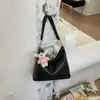 Bolsa Casual Grande Capacidade para Mulheres 2026 Novo Estilo Versátil Bolsa Transversal para o Dia a Dia Estudantes Universitários Bolsa de Ombro Estilo Balde Bolsa Hobo