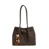 Bolsa Tote Retro Transfronteiriça Simples para o Dia a Dia Design de Nicho Textura Casual Elegante Luxo Leve Ombro Único Bolsa de Axila