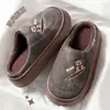 Pantuflas de algodón estilo retro con efecto desgastado para otoño e invierno, con suelas gruesas, propiedades antideslizantes y resistentes al desgaste, diseñadas para uso en interiores, que brindan calidez y son fáciles de limpiar, con diseño de punta cerrada, adecuadas tanto para hombres como para mujeres