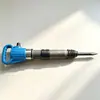O cinzel pneumático G10 tem forte força de impacto, é durável, resistente ao desgaste e resistente a impactos, um cinzel pneumático portátil