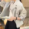 Ropa de mujer coreana Dongdaemun, blusa coreana de manga larga petite, gabardina corta de estilo nicho holgada para mujer