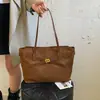 Estilo Transfronterizo Textura de Alta Calidad Gran Capacidad Bolso Tote para Viajar al Trabajo Nuevo Otoño para Mujer Bolso Retro de Hombro Único y de Mano Venta al por Mayor