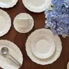 Vajilla de cerámica con relieve de encaje floral vintage estilo francés, que incluye cuencos de cerámica, tazas de café y platillos, platos llanos, platos de postre y platos ovalados