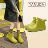 Botas de Chuva Casuais com Temperamento Versátil Simples para Mulheres Estilo Fashionável Antiderrapante Resistente ao Desgaste para Viagem em Dia Chuvoso Botas de Chuva de Trabalho para Adultos