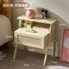 Mesita de noche moderna y minimalista, pequeño armario de almacenamiento para el pie de la cama, nuevo diseño con un toque de lujo y sofisticación, armario de almacenamiento para el dormitorio y estantería