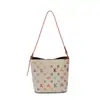 Bolsa pequena super quente de comércio exterior, novo estilo feminino 2026, bolsa pequena tipo balde de nicho, moderna, estilosa, versátil, bolsa de ombro único e transversal