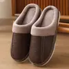 Pantuflas de algodón impermeables de PU, nuevo estilo otoño/invierno 2026, cálidas, forradas de felpa, antideslizantes, para uso en interiores, pantuflas de algodón para mujer