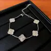 Pulsera Trenzada Hebilla de Herradura Redonda de Circonita Roja Europea y Americana Diseño de Nicho Pulsera Exquisita de Gama Alta para Mujer
